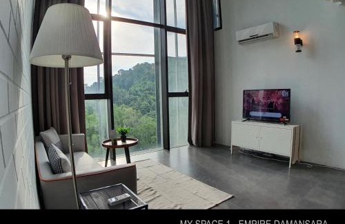 Damansara Perdana Apartamento | My Space - Empire Damansara room with Netflix