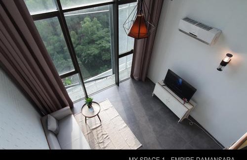 Damansara Perdana Apartamento | My Space - Empire Damansara room with Netflix