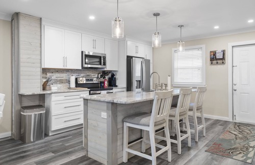 Port Charlotte Condominio | Myakka River Views / Corner Unit / Freshly Designed / Pool / Gym / Gated