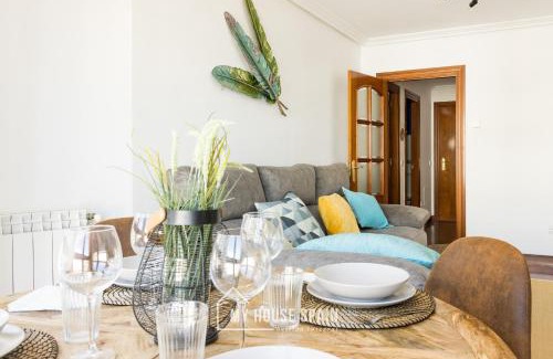 Distrito Oeste Apartamento | MyHouseSpain - Playa de poniente, con vistas al mar y parking gratuito
