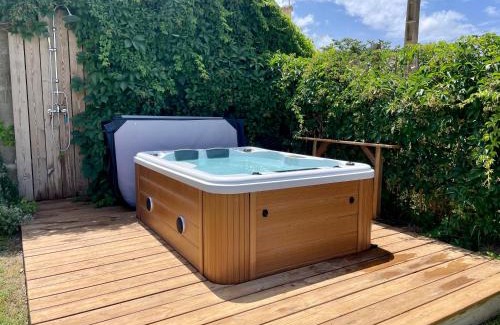 Aigues-Mortes Chalet De Esquí | myinsolite - Tiny-house, jacuzzi, brasero, piscine