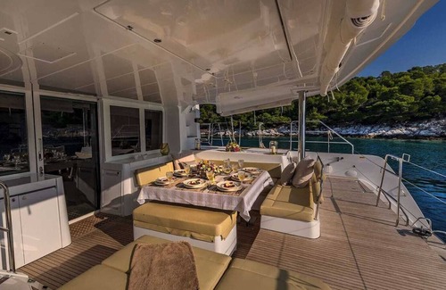 Kalafatis Alquiler De Eote | Mykonos Catamaran - Catamaran in Mykonos - Flo 52 by Fantasia Villas
