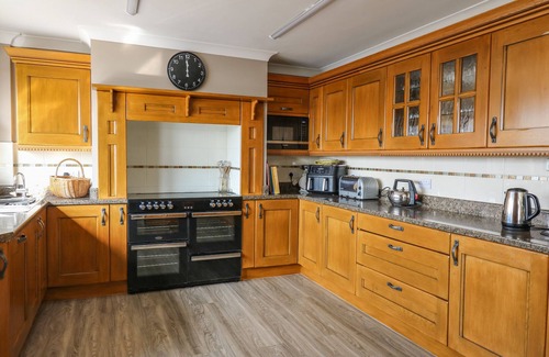 Cwrt Cabaña | MYNYDD AR MOR, family friendly, character holiday cottage in Barmouth
