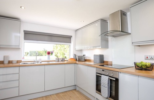 Llanfairpwllgwyngyll Casa | MYNYDD MWYN, family friendly, with hot tub in Llanfairpwllgwyngyll