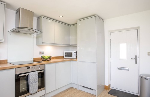 Llanfairpwllgwyngyll Casa | MYNYDD MWYN, family friendly, with hot tub in Llanfairpwllgwyngyll