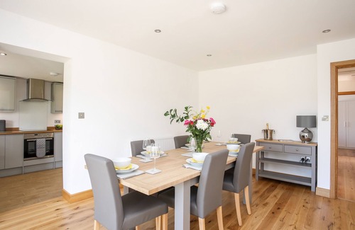 Llanfairpwllgwyngyll Casa | MYNYDD MWYN, family friendly, with hot tub in Llanfairpwllgwyngyll