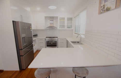 Bardon Casa | Myriams Cottage Pool house in Bardon executive private gorgeous bathroom