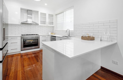 Bardon Casa | Myriams Cottage Pool house in Bardon executive private gorgeous bathroom
