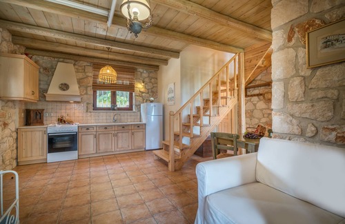 Vasilikos Casa | Myrties stone houses