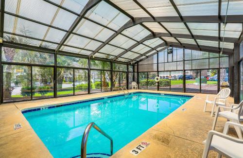 Myrtle Beach Apartamento | Myrtle Beach Condo with Pool 7 Mi to Downtown!