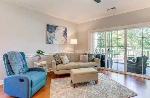Myrtle Beach Apartamento | Myrtle Beach Condo with Pool 7 Mi to Downtown!