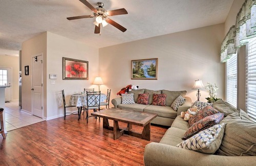 Myrtle Beach Casa | Myrtle Beach Cottage with Pool, Walk to Ocean!