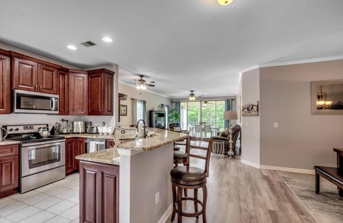 Red Hill Condominio | Myrtle Beach Legends Golf Condo, on course! 3BR/2BA, pool, hot tub, and tennis.