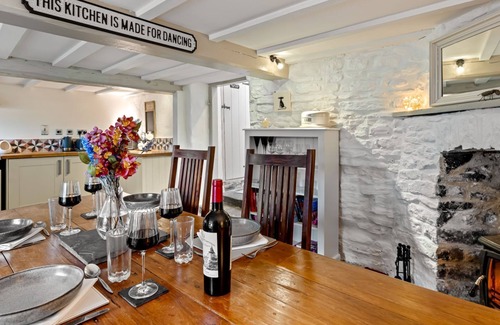Longhope Cabaña | Myrtle Cottage - sleeps 4 guests in 2 bedrooms