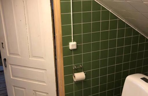 Kivik Apartamento | Mysigt men trångt vindsrum i Svinaberga!