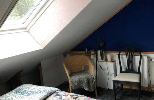 Kivik Apartamento | Mysigt men trångt vindsrum i Svinaberga!