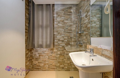 East Rembo Hotel | MySpace Hotel at BGC