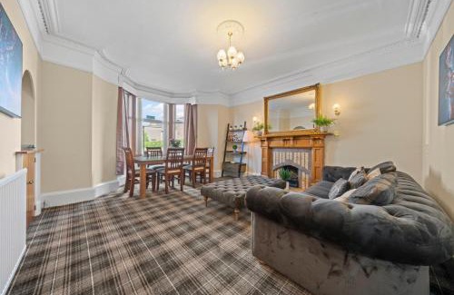 Inverness City Centre Casa | mySTAYINN Cedar Villa 9 Bedroom House - Inverness