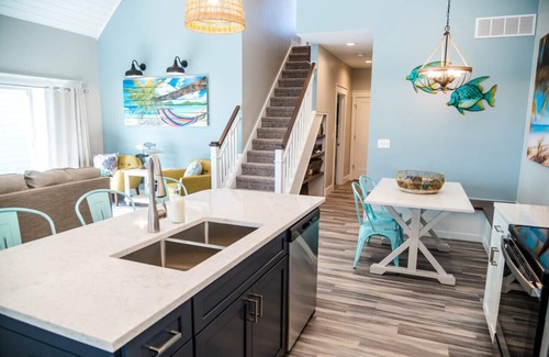 Celina Cabina | Mystic Breeze - 3 Bed/1 Loft Lakeside Cottage w/ HOT TUB!