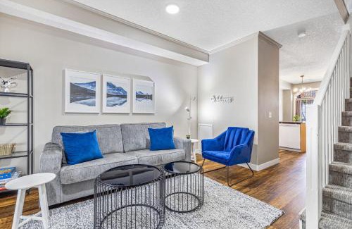 Canmore Casa | Mystic Chalet managed by Little Sister Getaways