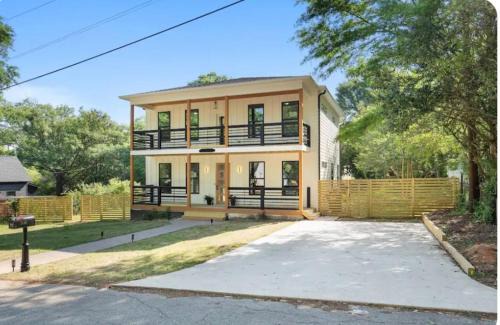 Covington Mill Cama Y Desayuno | Mystic Falls Downtown Modern Farmhouse