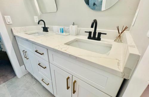 Covington Mill Cama Y Desayuno | Mystic Falls Downtown Modern Farmhouse