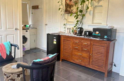 Wentworthville Casa | Mystic Garden with private entrance and bathroom