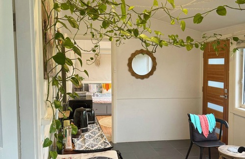 Wentworthville Casa | Mystic Garden with private entrance and bathroom