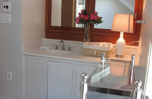 Mystic - New London Cabaña | Mystic & Historic Stonington, Chic Guest Cottage Great location, quiet & private