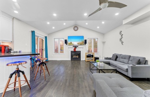 Mississauga Casa | Mystic Mansion in Mississauga w/Party Rm Sleeps 10