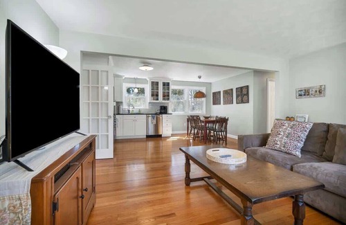 West Mystic Casa | Mystic Pet Friendly Retreat -Easy walk to Downtown