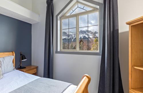 Canmore Apartamento | Mystic Pool & Hot tub Hosted by Little Sister Getaways