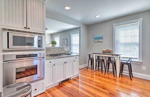 Mystic - New London Condominio | Mystic Refuge w/ Patio < 1 Mi to Downtown!