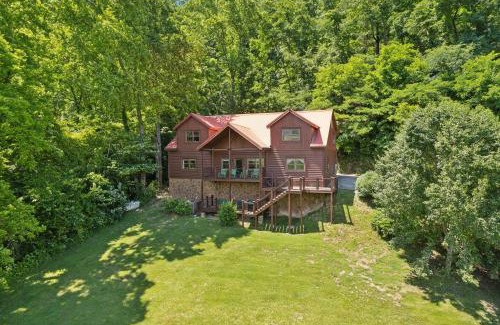 Cosby Casa | Mystical Creek Pool Lodge #600