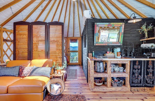 Fallbrook Apartamento | Mystical Mongolian Yurt in Fallbrook w/ Views!
