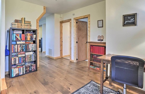 Fishs Eddy Casa | ‘Mystik Hilltop’ Home: 2 Mi to Crystal Lake!