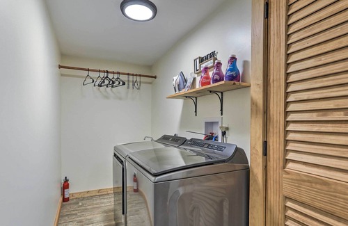 Fishs Eddy Casa | ‘Mystik Hilltop’ Home: 2 Mi to Crystal Lake!