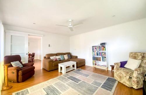 Traviston Casa | Myway - Burrum Heads - Close to Beach and Boat Ramp - 3BR