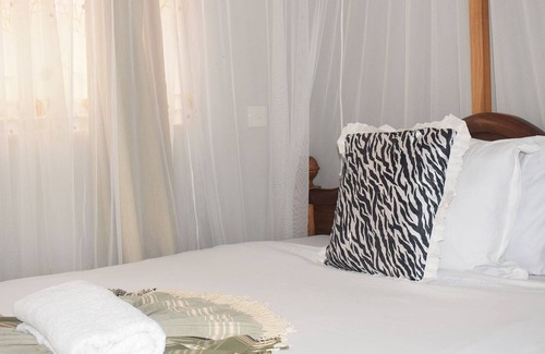 Usa Casa | Mzunguu Safari Lodge