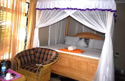 Usa Casa | Mzunguu Safari Lodge