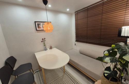 Yeonnam-dong Apartamento | NŌK Stay 홍대입구역도보9분 연트럴파크도보3분 호텔침구 무료짐보관 공항철도 명동 종로 용산