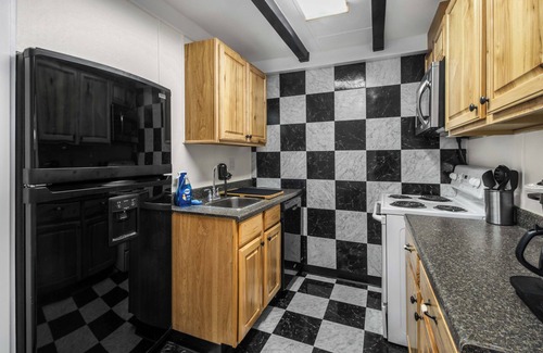 Glenwood Springs Apartamento | 2-bedroom apartment in charming Glenwood Springs with Hot Tub, AC and Heating.
