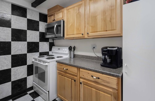 Glenwood Springs Apartamento | 2-bedroom apartment in charming Glenwood Springs with Hot Tub, AC and Heating.