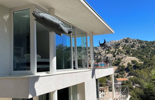 Ensues-la-Redonne Casa | N'ARTure home with unique environment (restricted calanque, sea front and boat)