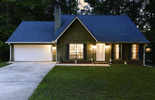 Johns Creek Casa | N Atlanta Home - Game Room, Firepit, BBQ, Sleeps 9