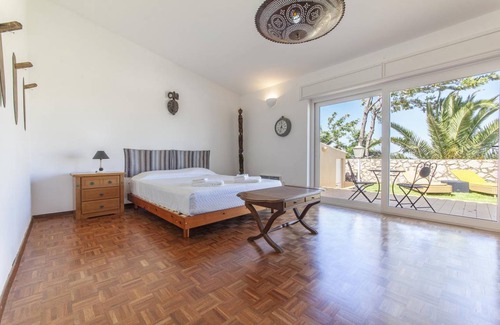 Ameijeira Apartamento | N - Bedroom 2 in the Astonishing Bayview Guesthouse