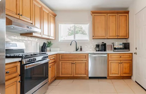 Harbor Casa | “Charming 3BR Retreat-Family-Friendly-Near Top Attractions!