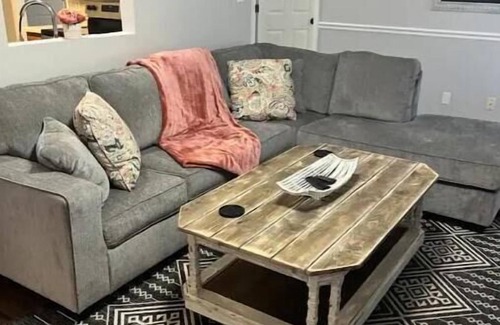 Powell Casa | N. Knoxville Long Term Quiet Corp Rental