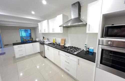 Winston Hills Casa | N Room