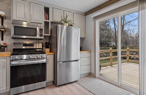 Benton Harbor Casa | N Shore Bungalow-Close to St Joe, beaches, golf, wineries, 45 min to Notre Dame
